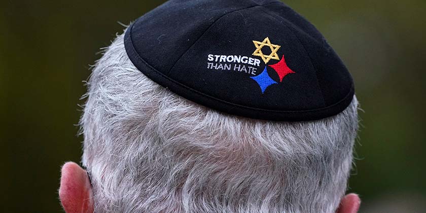 Стрелок, учинивший массовое убийство евреев в США, признан виновным. Приговорят ли его к смертной казни?