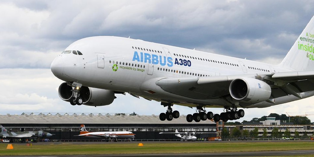 Глава Emirates был прав: двухэтажные лайнеры Airbus A380 снова поднимаются в небо