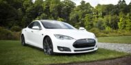 Мири Регев пообещала разрешить систему круиз-контроля для Tesla в Израиле