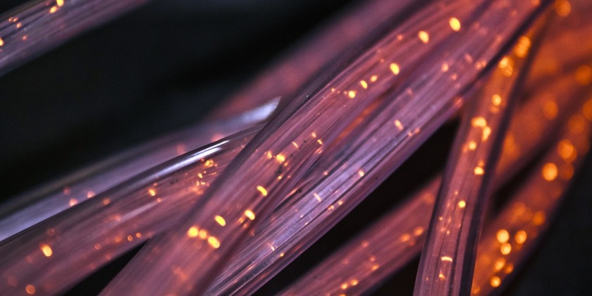 Компания КАЦАА проложит оптоволокно, которое соединит Европу со странами Персидского залива