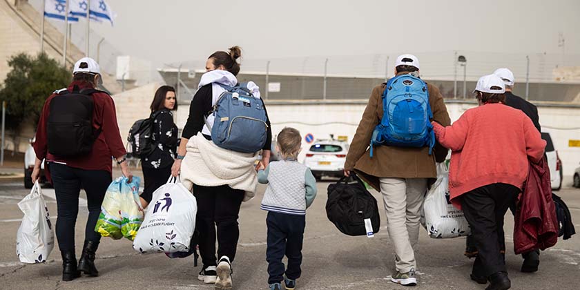Не рекордный год, но репатрианты едут в Израиль