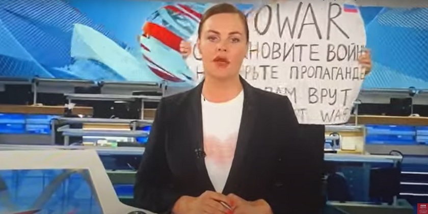 Марина Овсянникова, ворвавшаяся в прямой эфир Первого канала, покинула немецкий телеканал  Welt