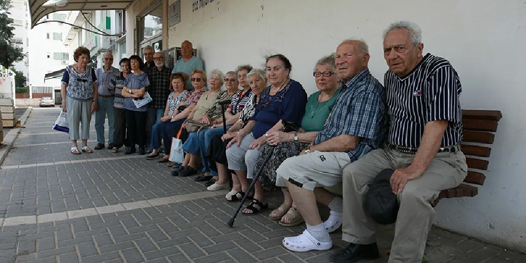 Дневные центры для пожилых бастуют против недостаточного финансирования