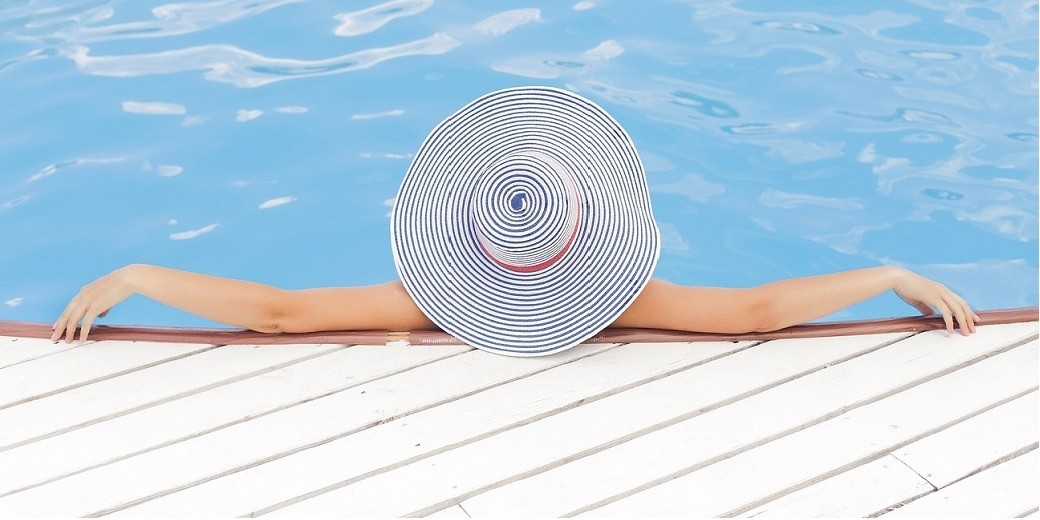 Все новые города разрешают женщинам загорать и плавать в бассейнах топлес