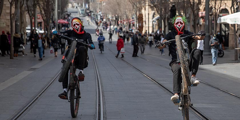 Пурим: рынок готовится к пиковому спросу на карнавальные костюмы