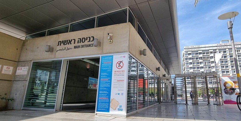 Минздрав: у больниц нет полномочий искать квасное на входе в учреждение