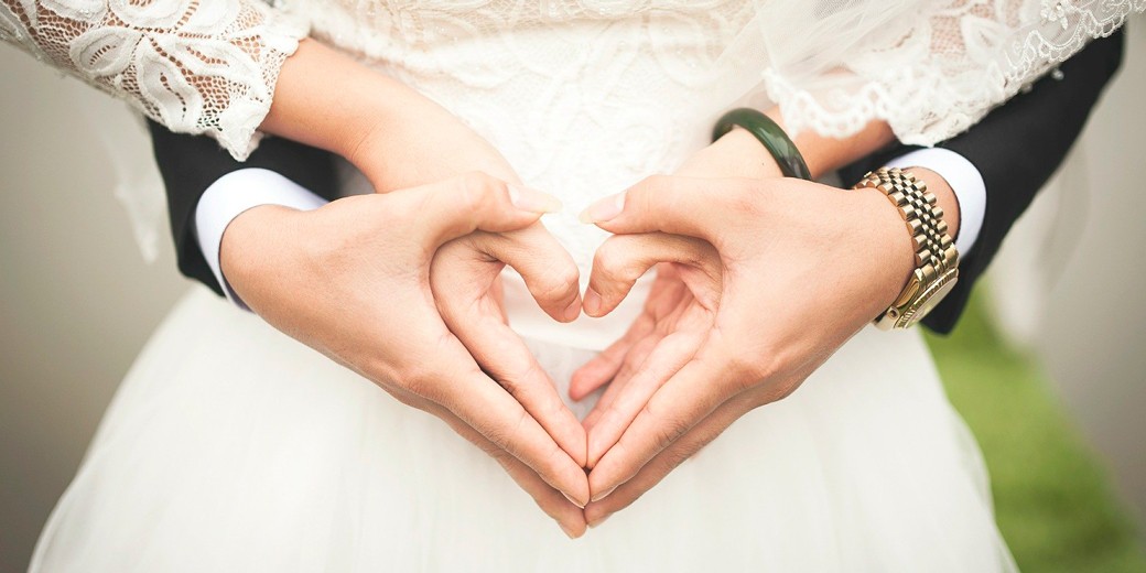 Маккензи Скотт, бывшая жена Джеффа Безоса, вышла замуж за школьного учителя