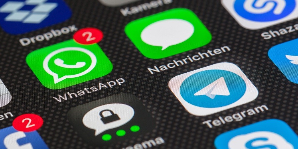 В мессенджере WhatsApp появилась возможность перевода денег через чат