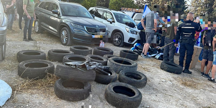 Полиция обнаружила лесную поляну, где протестующие запасались автопокрышками, чтобы жечь их на шоссе