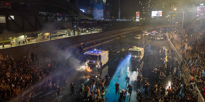 Профсоюз врачей объявил забастовку в знак протеста против насилия полиции