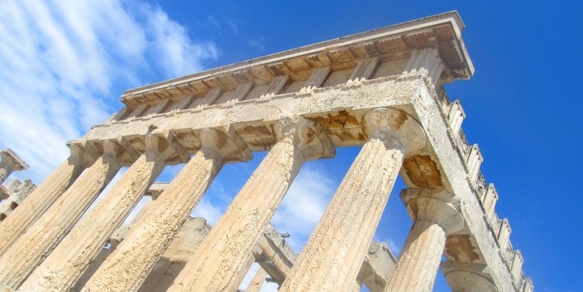 Жара в Европе и пожары в Греции привели к падению цен на авиабилеты