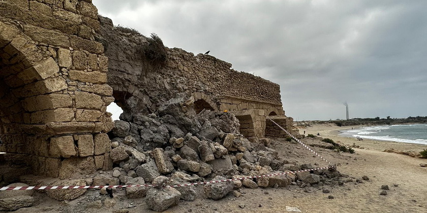 В Кейсарии обрушилась арка римского акведука. Управление древностей: «Беда ждет своего часа»