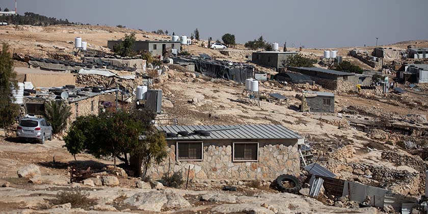 Солдаты прогнали палестинцев от колодца, но допустили к нему поселенцев