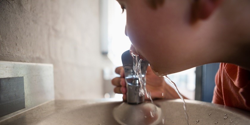 Питьевые фонтанчики борются с лишним весом