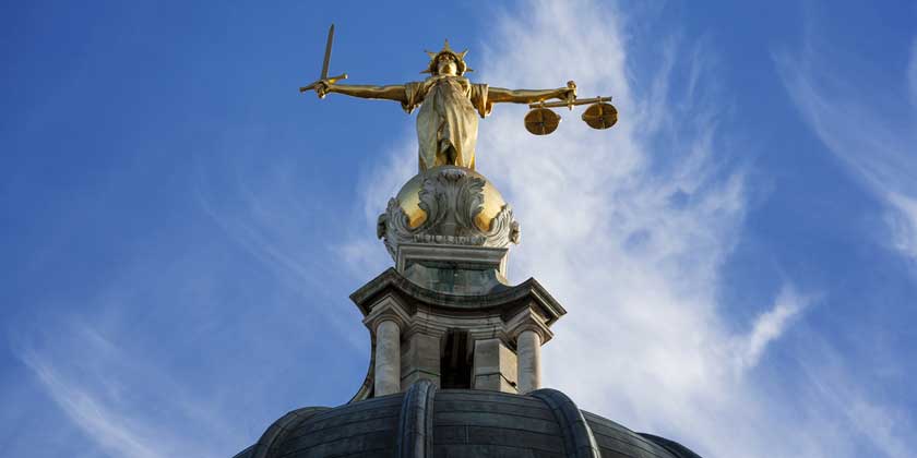 «Семья страдает без частных самолетов»: суд в Великобритании отказался снять санкции с друга Романа Абрамовича