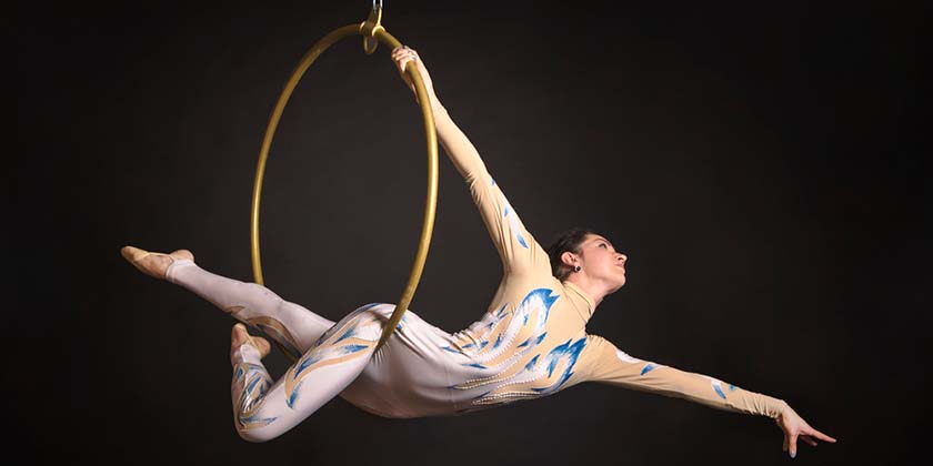 Чешская гимнастка выступила в костюме с магендавидами под музыку "Хава нагила"