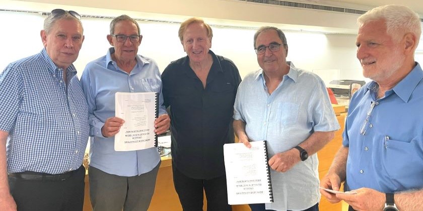 Бывшие высокопоставленные сотрудники системы безопасности решили присоединиться к иску против отмены «принципа разумности»