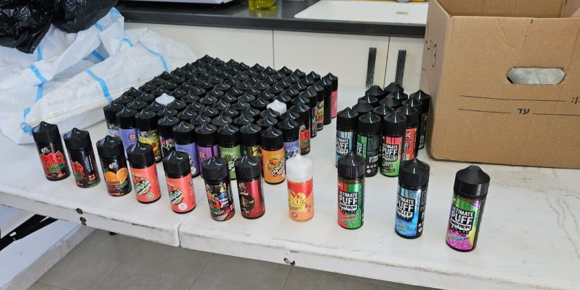 Таможенники изъяли 12 литров нелегальной жидкости для электронных сигарет