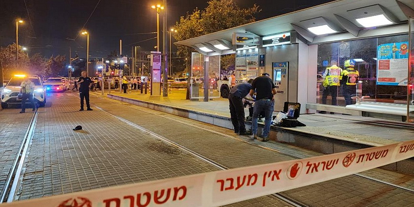 Ножевой теракт на трамвайной остановке в Иерусалиме: легко ранен охранник