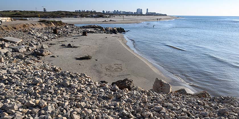 73-летний мужчина утонул, купаясь на пляже в Хадере