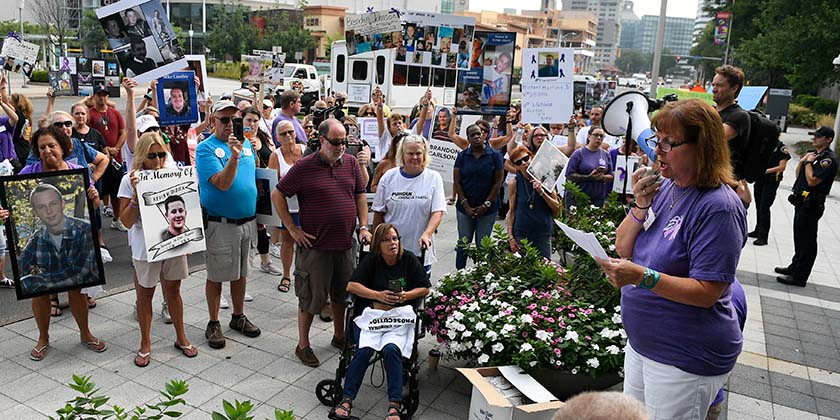 Объедайся, колись, умри. Как американцы убивают себя