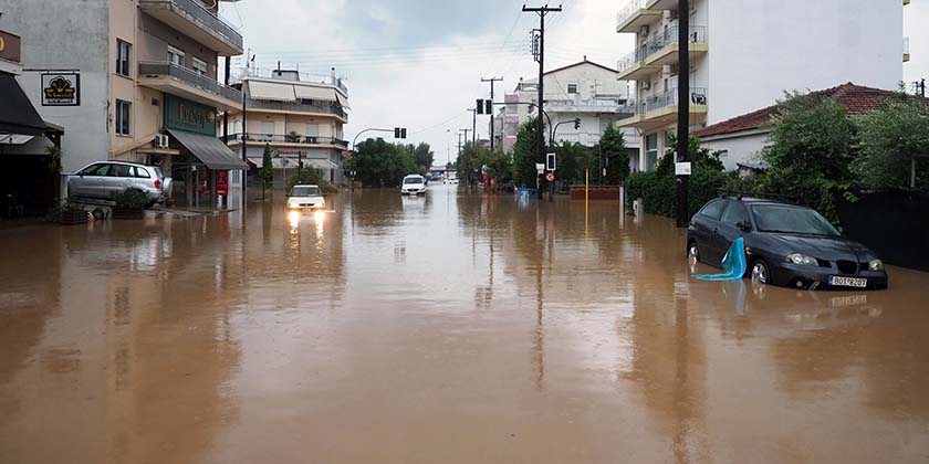 Сильнейшие наводнения в Греции, Турции и Болгарии: улицы затоплены, есть жертвы