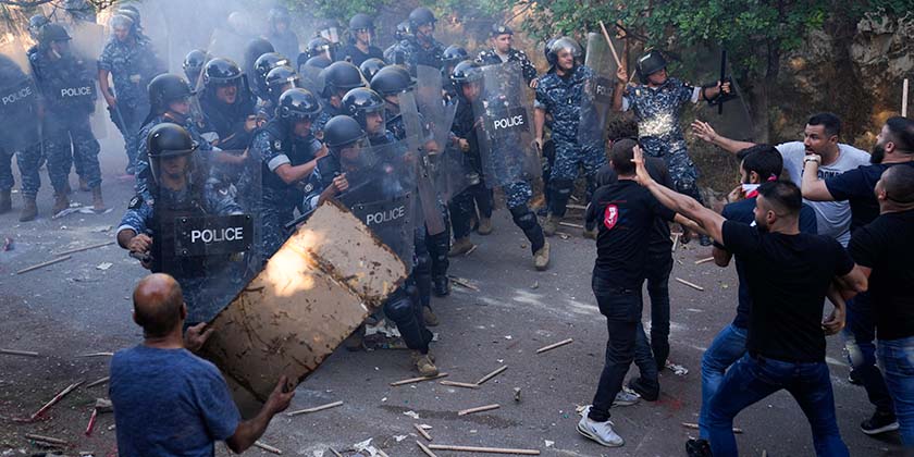 Ливанские армяне пытались разгромить посольство Азербайджана в Бейруте (видео)