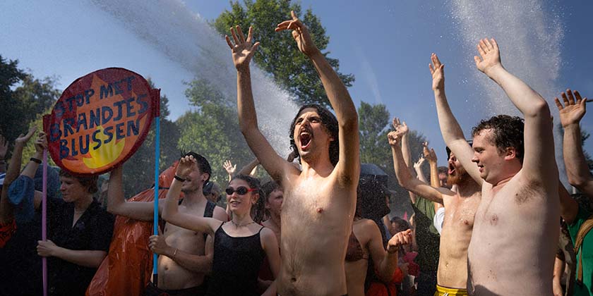 В Нидерландах климатические активисты второй день перекрывают шоссе