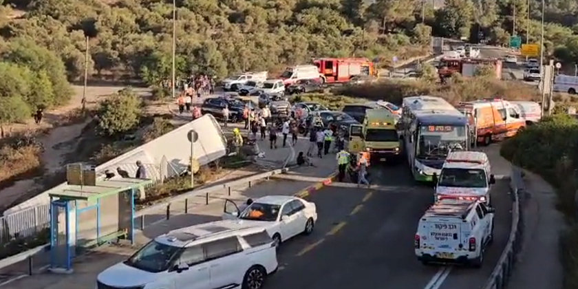 Рядом с Бейт-Шемешем перевернулся автобус, перевозивший детей