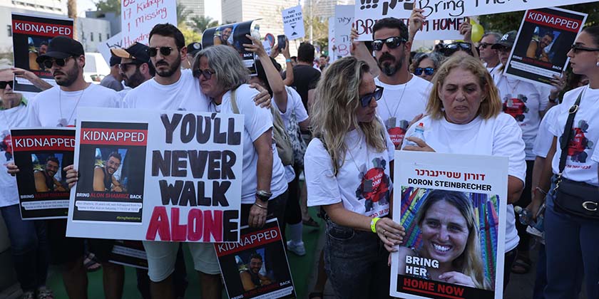 Посол Катара в Вашингтоне встретился с родственником похищенных израильтян