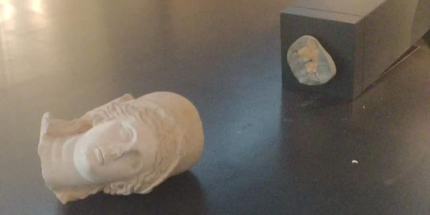 Турист разбил ценные статуи в «Музее Израиля»