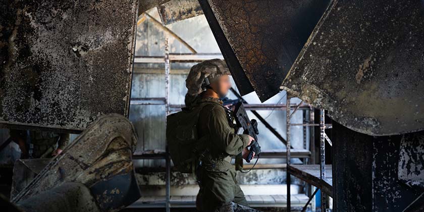 ЦАХАЛ ведет тяжелые бои в глубине сектора Газа (видео)