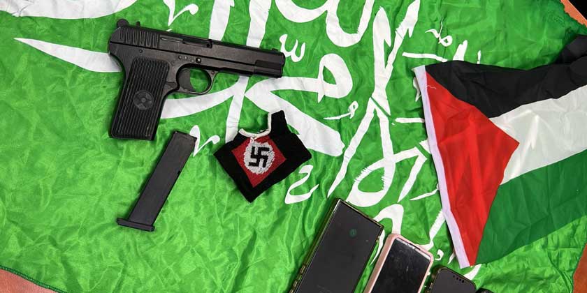 В доме сторонника ХАМАСа нашли шеврон с нацистской свастикой