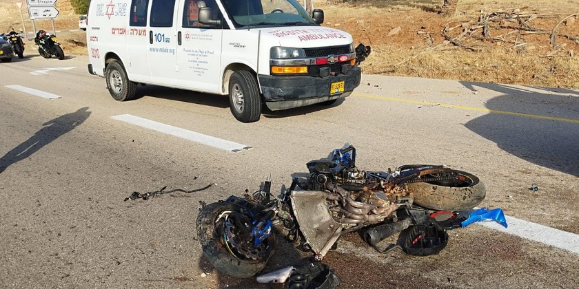 Насмерть задавил пешехода и мотоциклиста, угнал грузовик и скрылся на нем с места ДТП