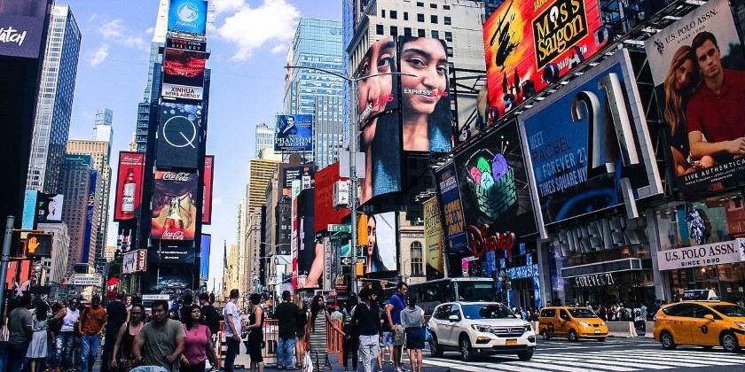 Тысячи людей вышли на Таймс-сквер и потребовали освобождения похищенных израильтян