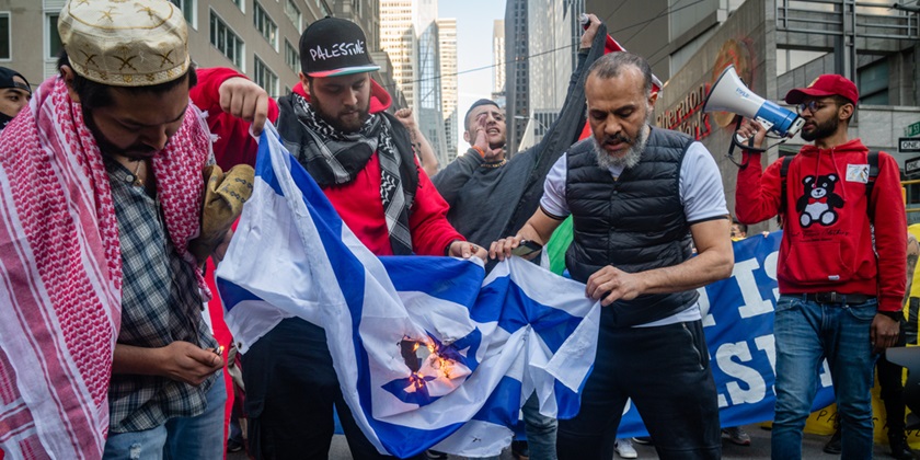 Антисемитов в США стало больше, но антиизраильские взгляды не стали более распространенными