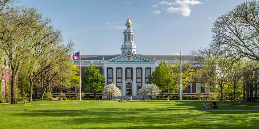 Гарвард теряет привлекательность для абитуриентов и падает спрос на его выпускников