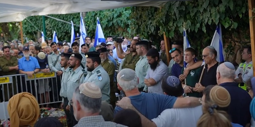 Раввин, музыкант, донор – на горе Герцля простились с танкистом, спасшим одну жизнь летом и еще четыре — после смерти