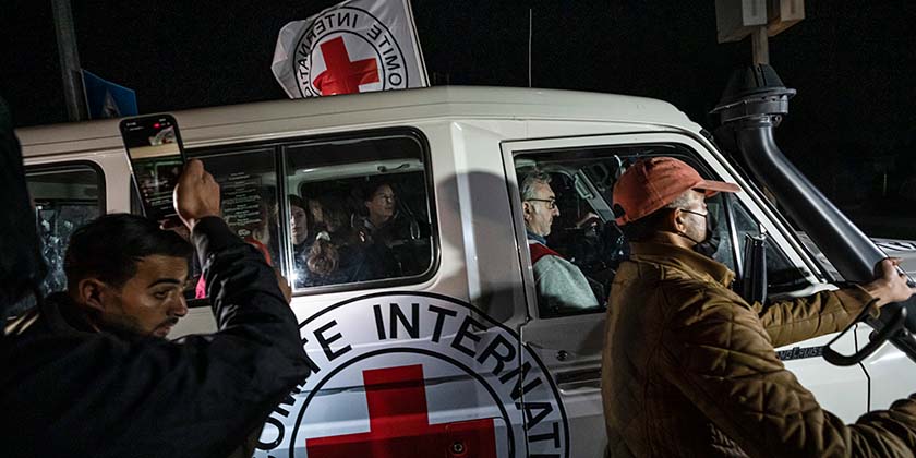 Красный Крест требует обеспечить ему доступ к заложникам ХАМАСа