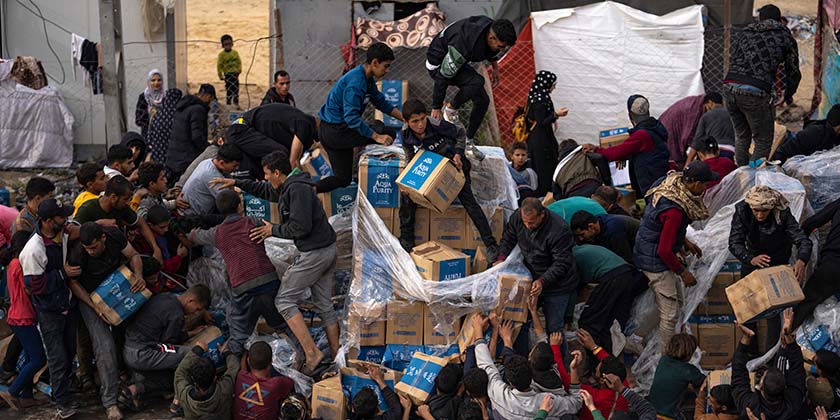 Гибель людей в давке у грузовиков гуманитарного конвоя: арабские страны и США приняли версию ХАМАСа