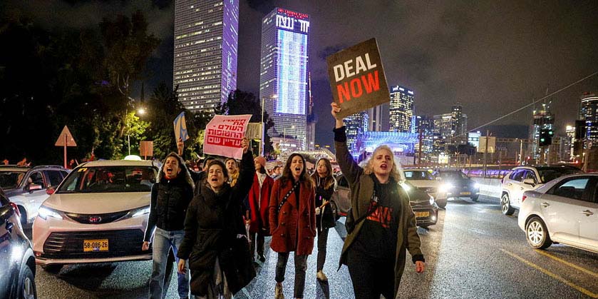 В Тель-Авиве демонстранты требуют освободить заложников, в Иерусалиме — продолжать войну