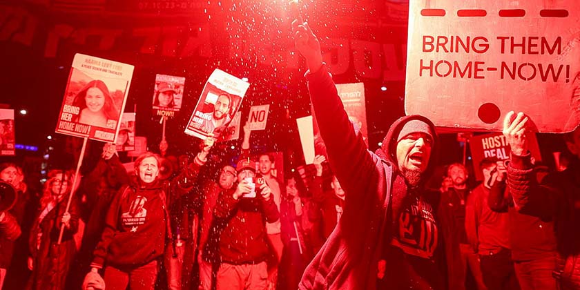 Протесты в Иерусалиме: полицейские силой волокли родственницу заложника (видео)