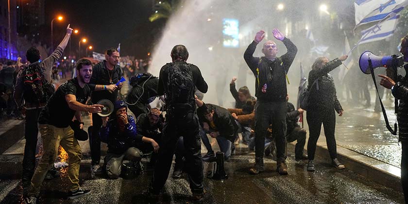 «Пока Нетаниягу у власти, заложников не вернуть». Протесты по всему Израилю (видео)