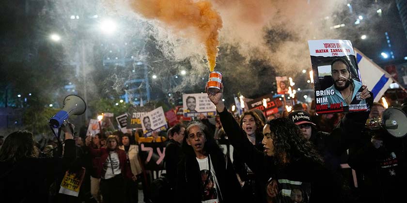 Ночные протесты в Тель-Авиве: их участники призывали "поджечь страну" и жаловались на полицию