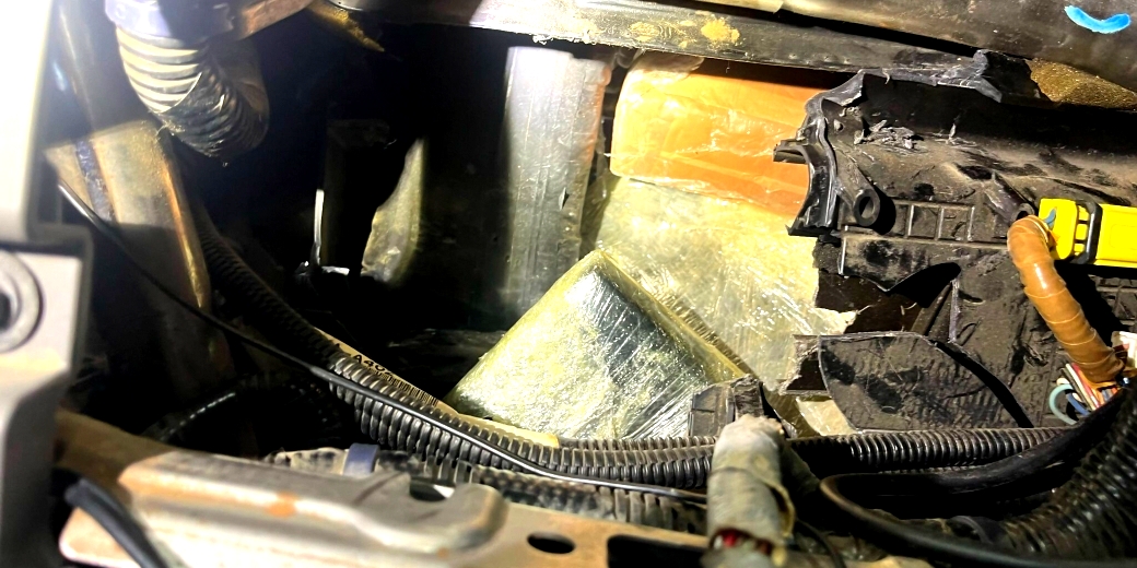 Молодой паре, привезшей из Чехии 24 кг наркотиков, предъявят обвинение