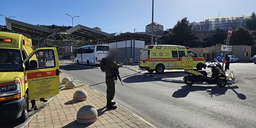 Ножевой теракт на шоссе к югу от Иерусалима: есть раненые, террорист нейтрализован