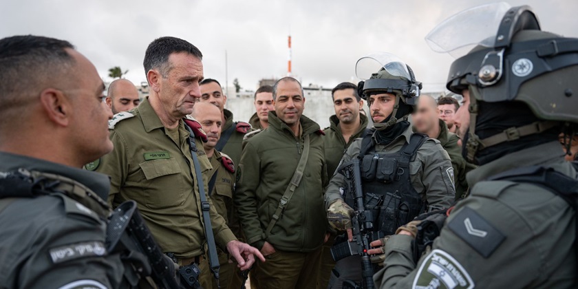 Глава генштаба: мы ведем войну на несколько фронтов