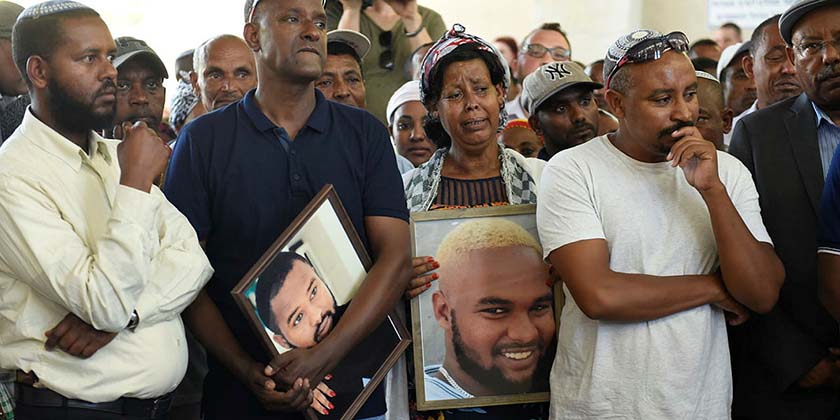 Минюст оспаривает решение суда, который оправдал полицейского, застрелившего хулигана из эфиопской общины