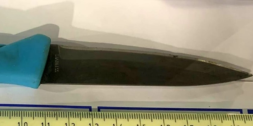 В Кирьят-Яме посетитель ресторана требовал бесплатный обед и угрожал ножом