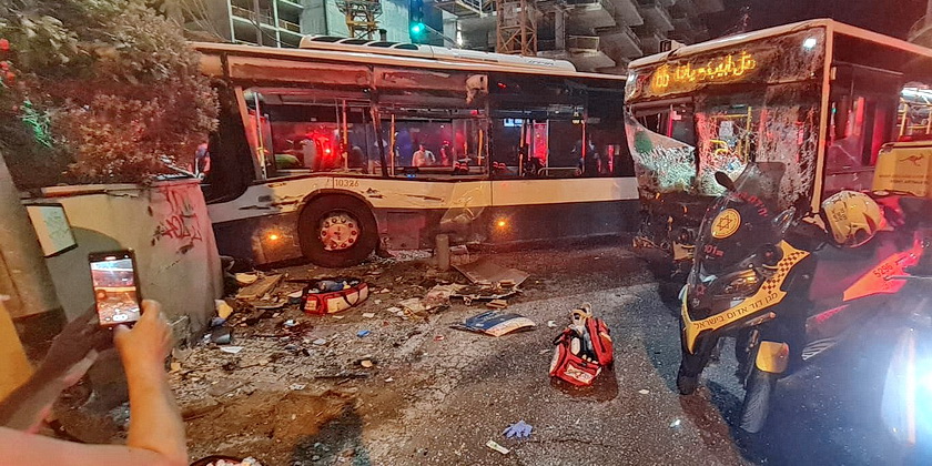 Два автобуса столкнулись в Тель-Авиве. Результат: один погибший, семь пострадавших